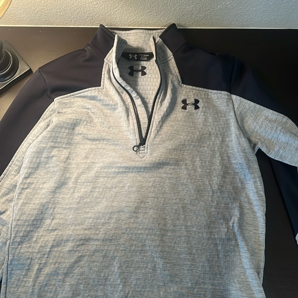 Men’s medium under armor quarter zip black/grey pullover